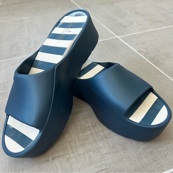 Lemon Jelly Shoes - Lemon Jelly Teela Blue Metal Slides, size 41